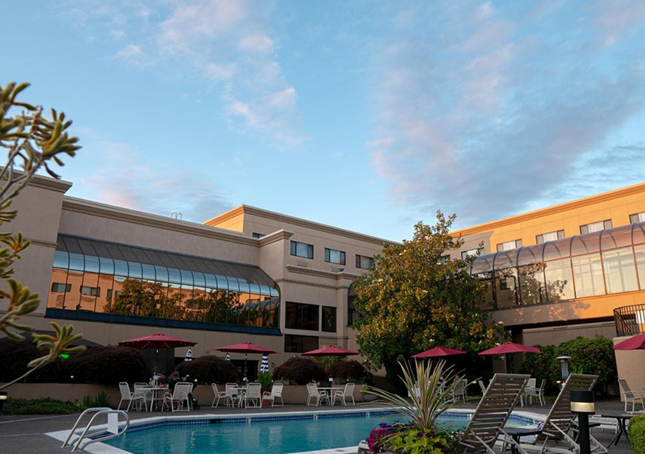 Monarch Hotel & Conference Center Clackamas Exterior photo