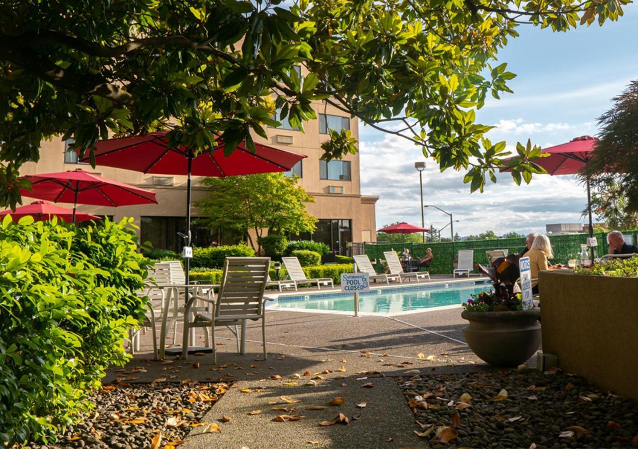 Monarch Hotel & Conference Center Clackamas Exterior photo