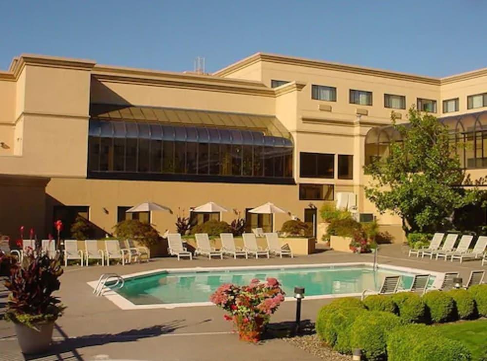 Monarch Hotel & Conference Center Clackamas Exterior photo