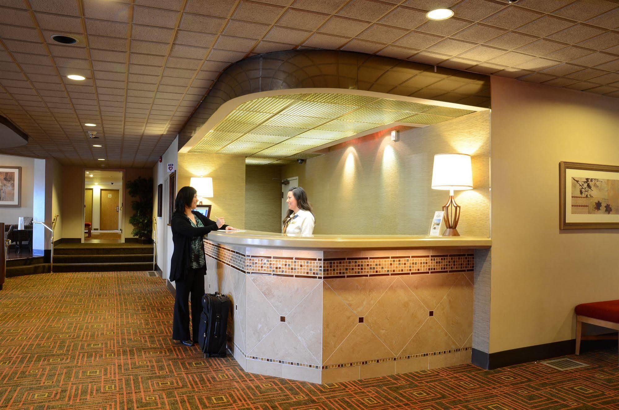 Monarch Hotel & Conference Center Clackamas Exterior photo